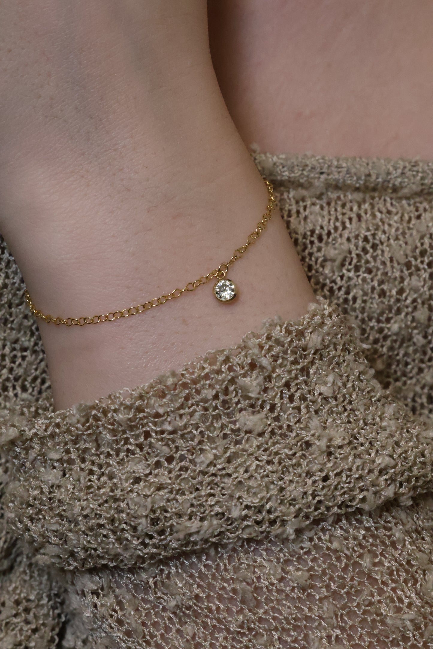 Personalisierte Armkette mit Monatsstein Anhänger