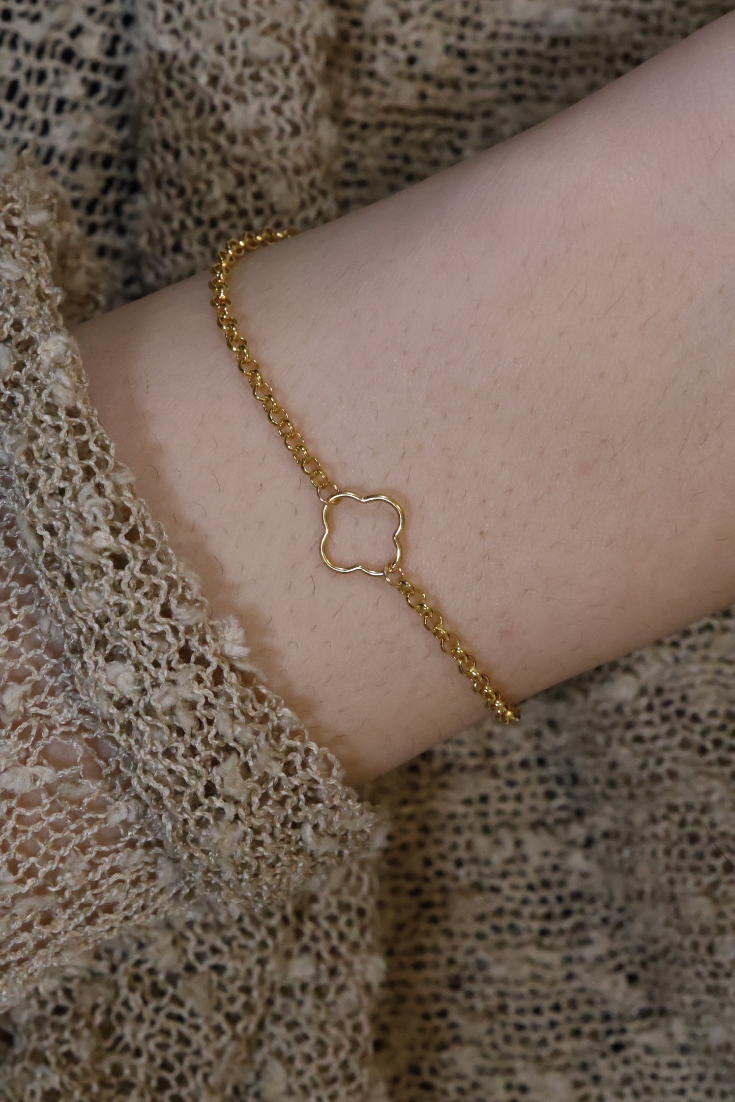 Personalisierte Armkette mit Blumen Verbinder