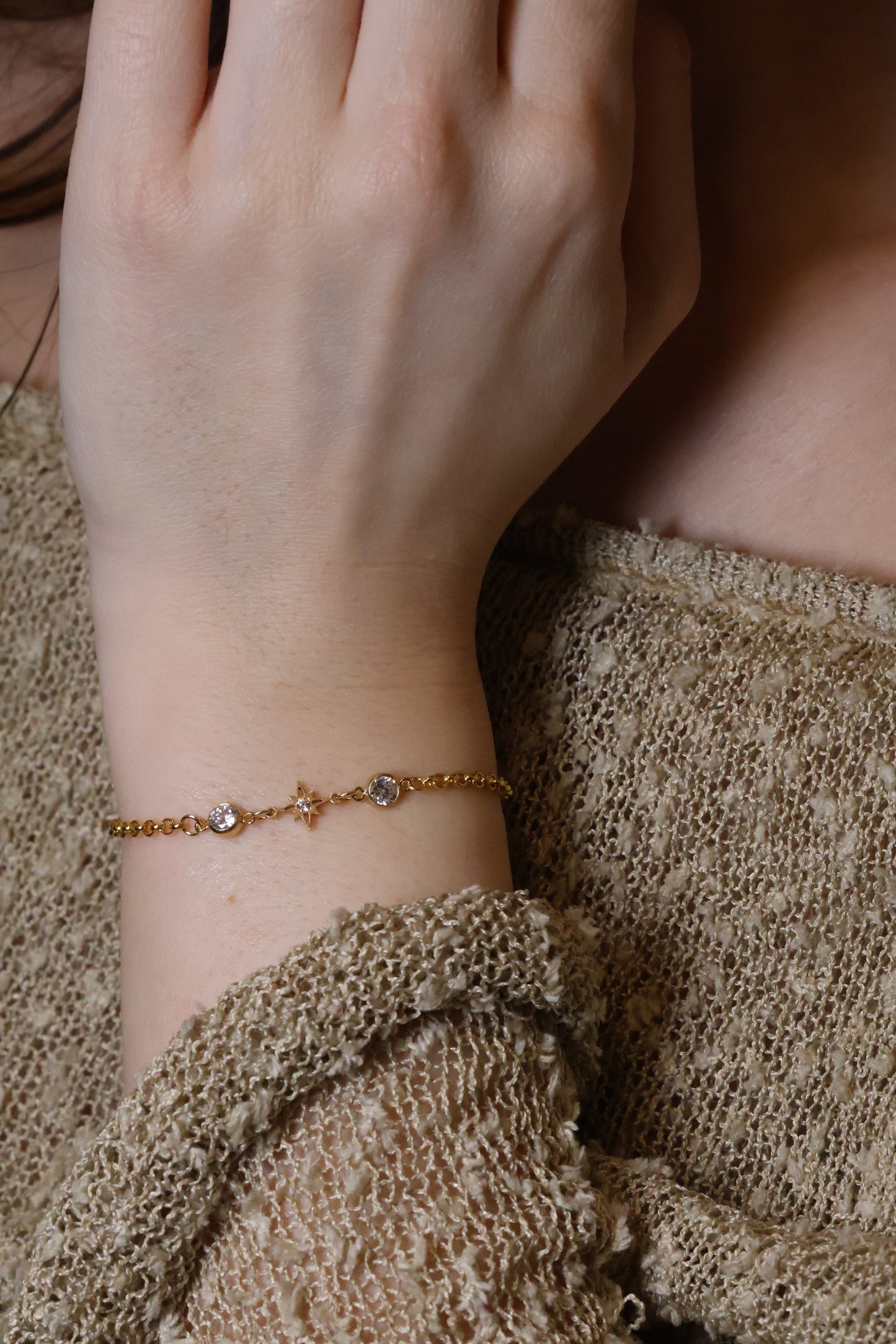 Personalisierte Armkette mit Nordstern und Monatssteinen