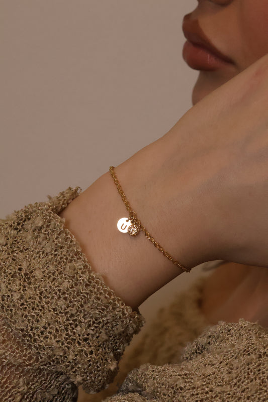 Personalisierte Armkette mit Buchstaben Anhänger und Monatsstein