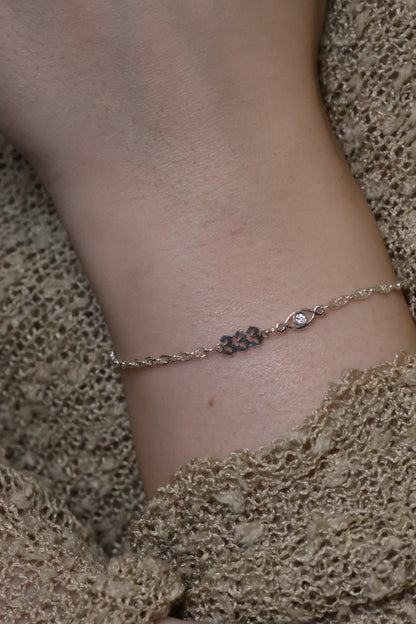 Personalisierte Armkette mit Angel Numbers und Nazar Auge Verbinder