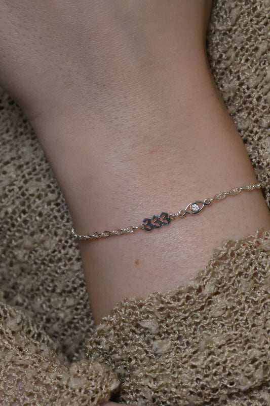 Personalisierte Armkette mit Angel Numbers und Nazar Auge Verbinder