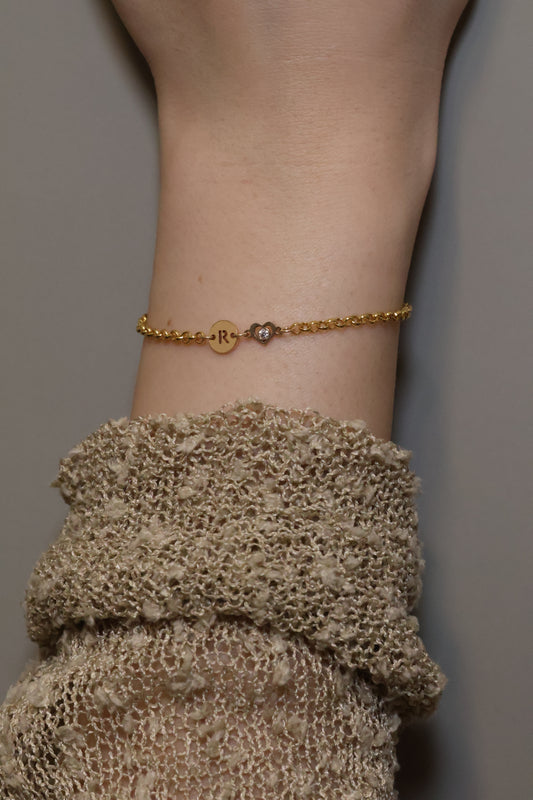 Personalisierte Armkette rundem Buchstaben und Herz Verbinder