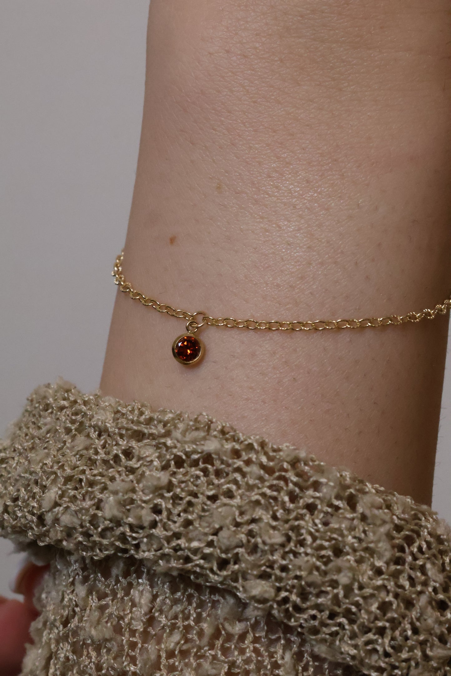 Personalisierte Armkette Monatsstein Anhänger