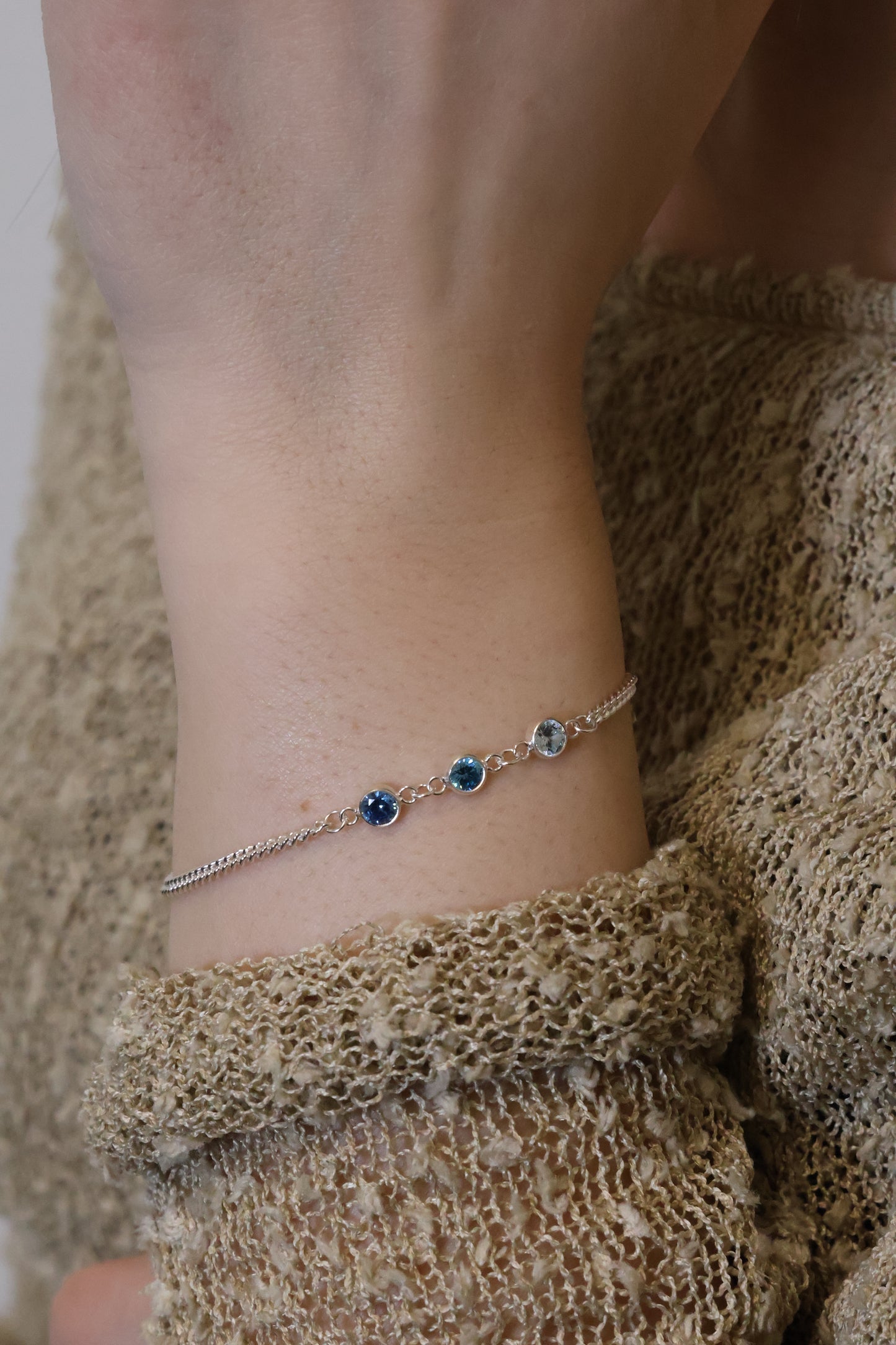 Personalisierte Armkette 3 Monatssteinen