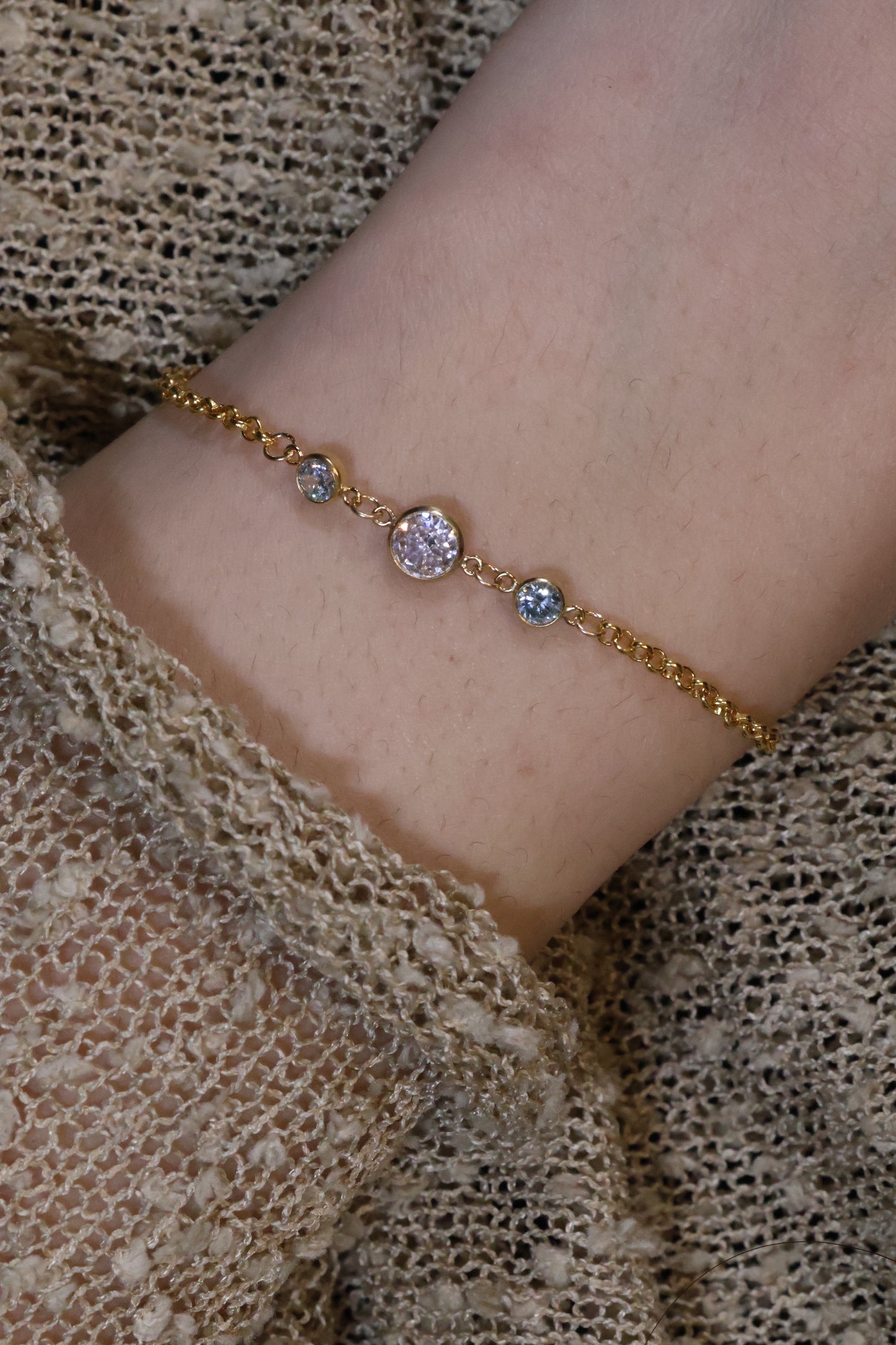 Personalisierte Armkette 3 Monatssteinen