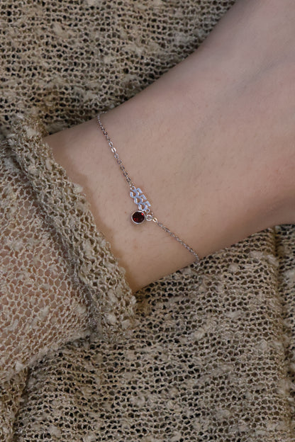 Personalisierte Armkette mit Angel Numbers und Monatsstein Anhänger