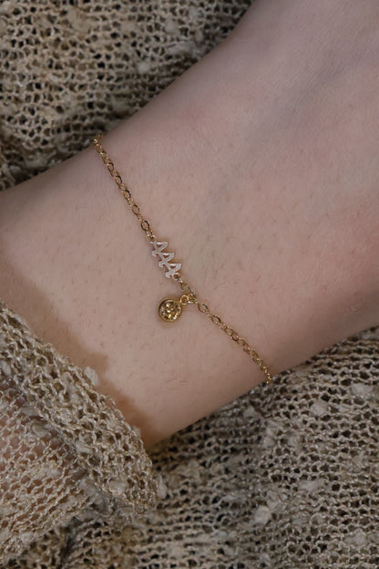 Personalisierte Armkette mit Angel Numbers und Monatsstein Anhänger