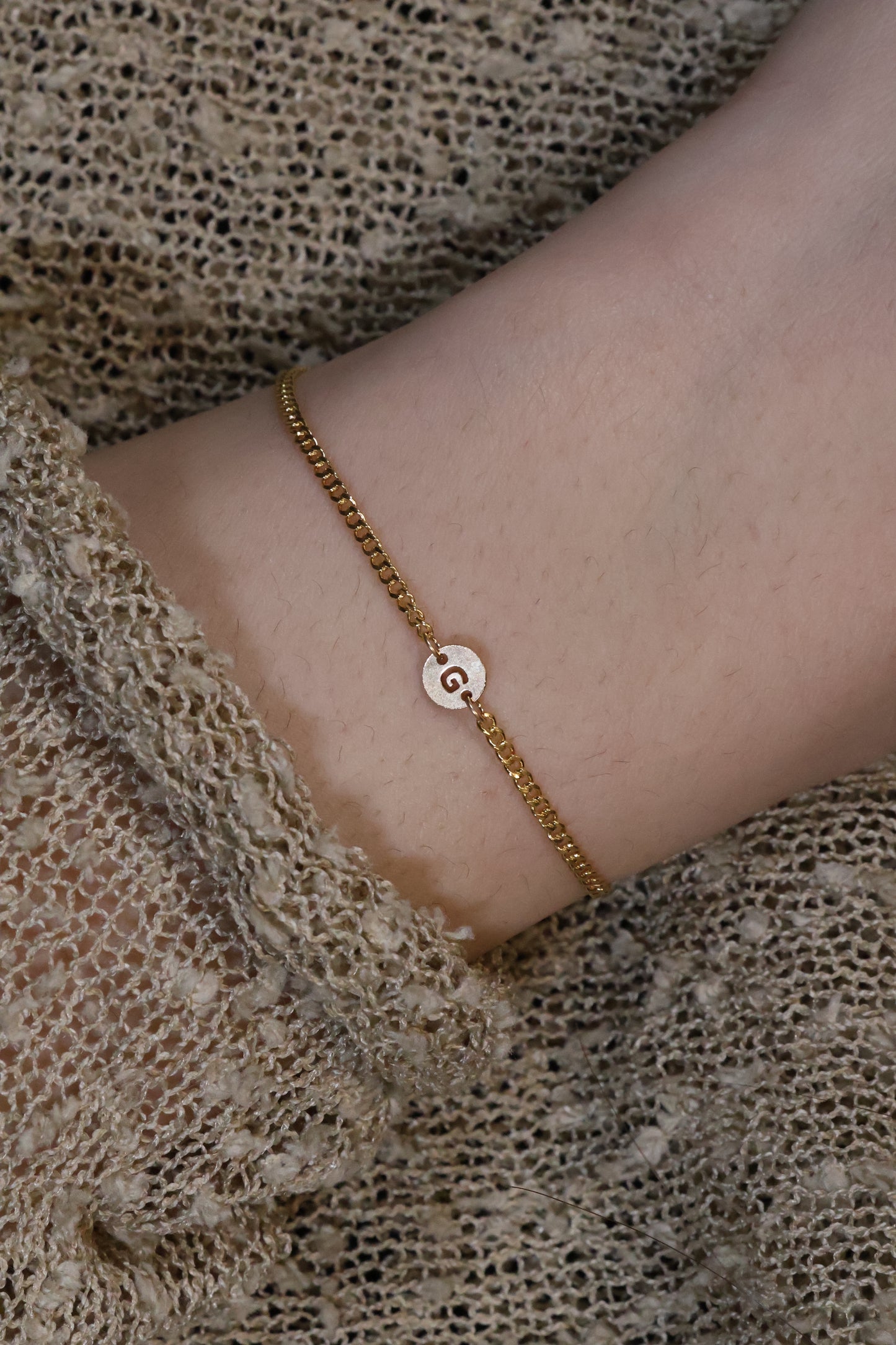 Personalisierte Armkette mit rundem Buchstaben Verbinder