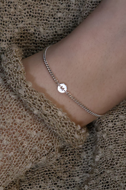 Personalisierte Armkette mit rundem Buchstaben Verbinder