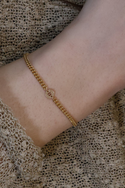 Personalisierte Armkette mit rundem Buchstaben Verbinder