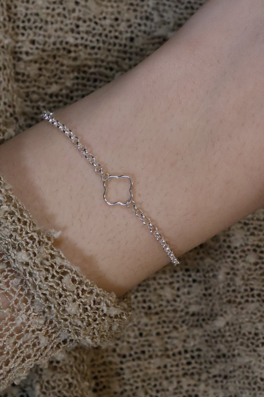 Personalisierte Armkette mit Blumen Verbinder