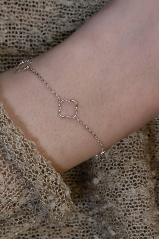 Personalisierte Armkette mit 5 Blumen Verbinder