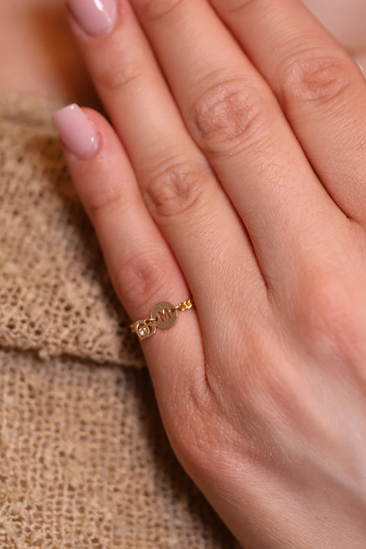 Personalisierter Ring mit Buchstaben und Herz Anhänger
