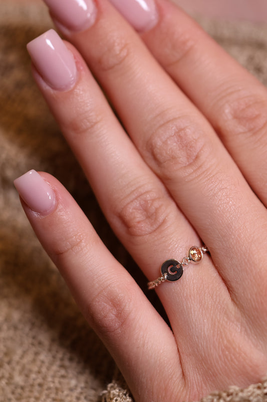 Personalisierter Ring mit Buchstaben und Monatsstein Verbinder