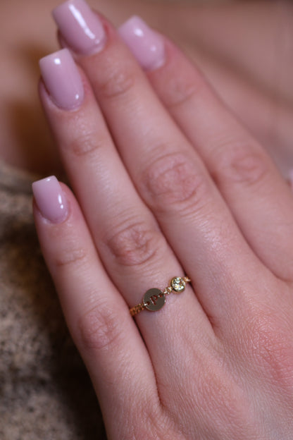 Personalisierter Ring mit Buchstaben und Monatsstein Verbinder