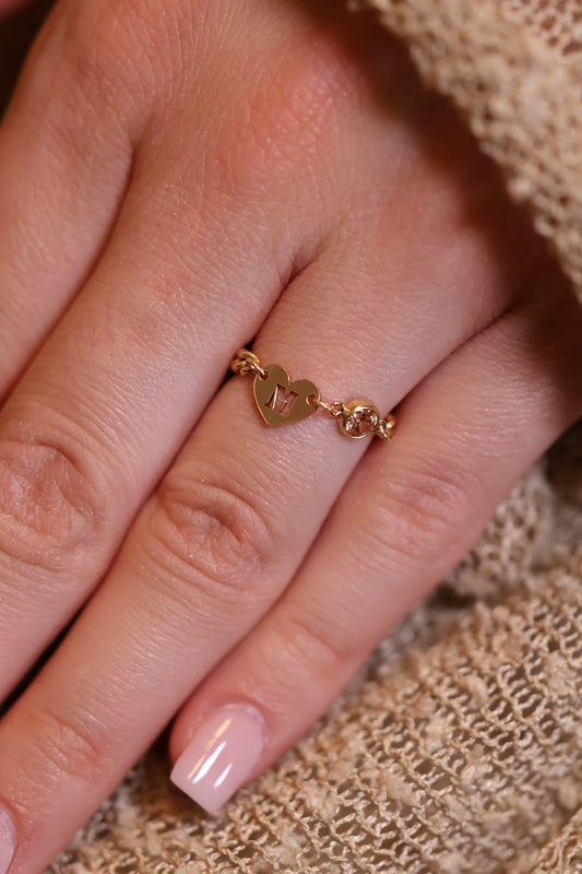 Personalisierter Ring mit Herz Buchstaben und Monatsstein