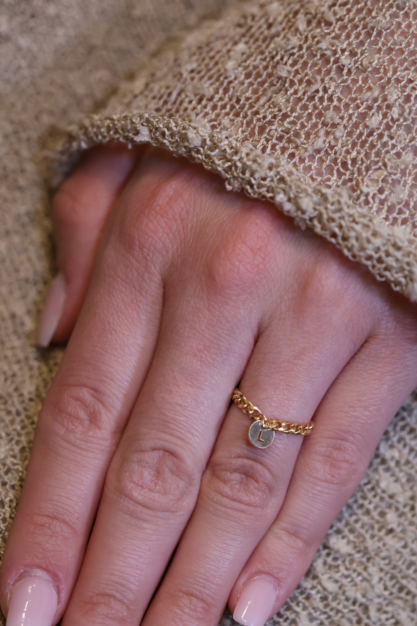 Personalisierter Ring mit Buchstaben Anhänger