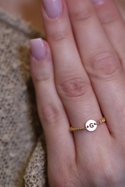 Personalisierter Ring mit Buchstaben Verbinder