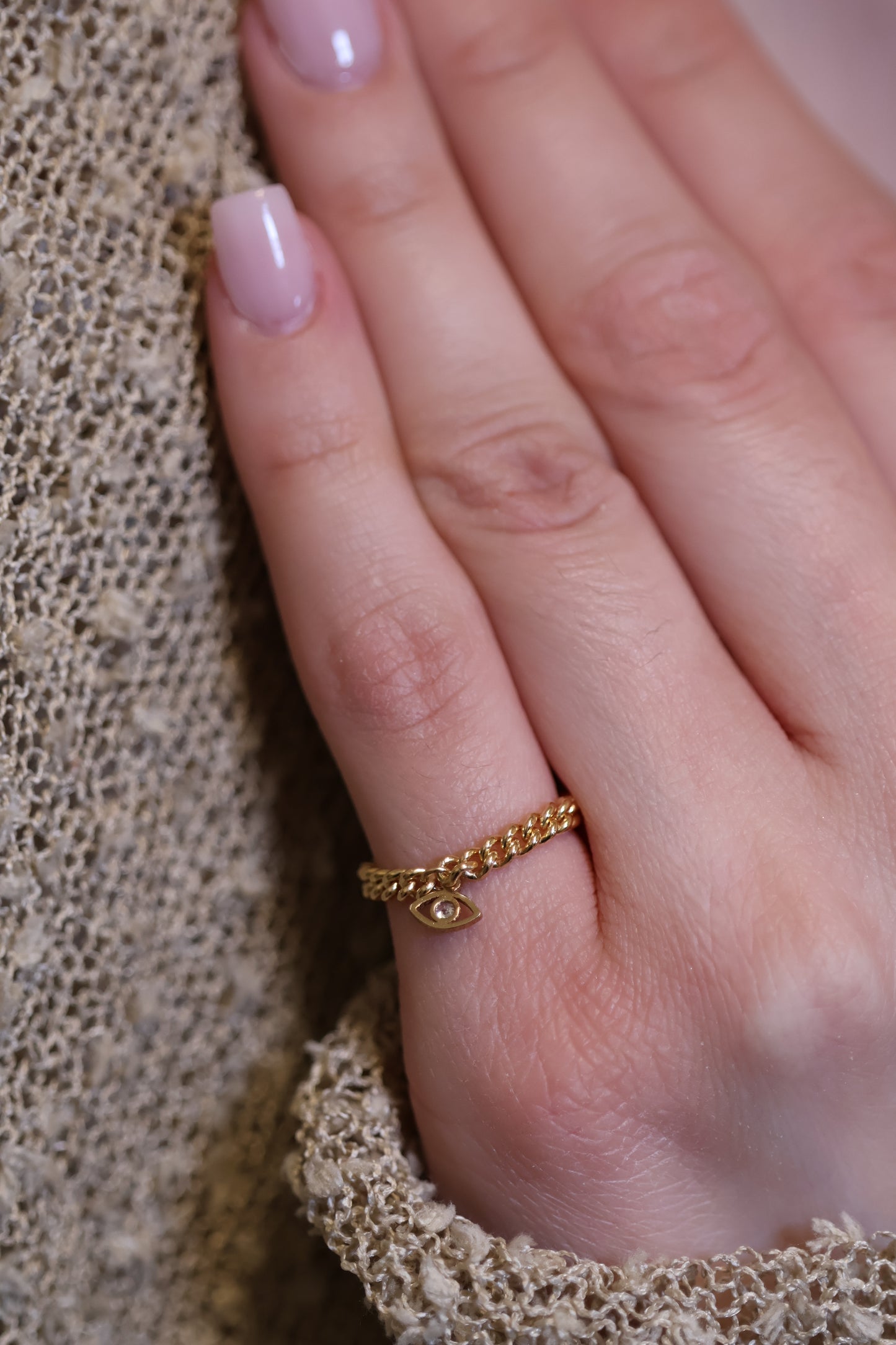 Personalisierter Ring mit Nazar Auge Anhänger