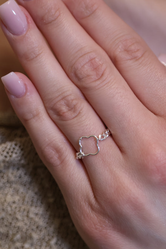 Personalisierter Ring mit Blumen Verbinder