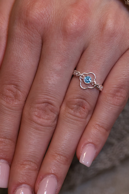 Personalisierter Ring mit Blumen Verbinder und Monatsstein