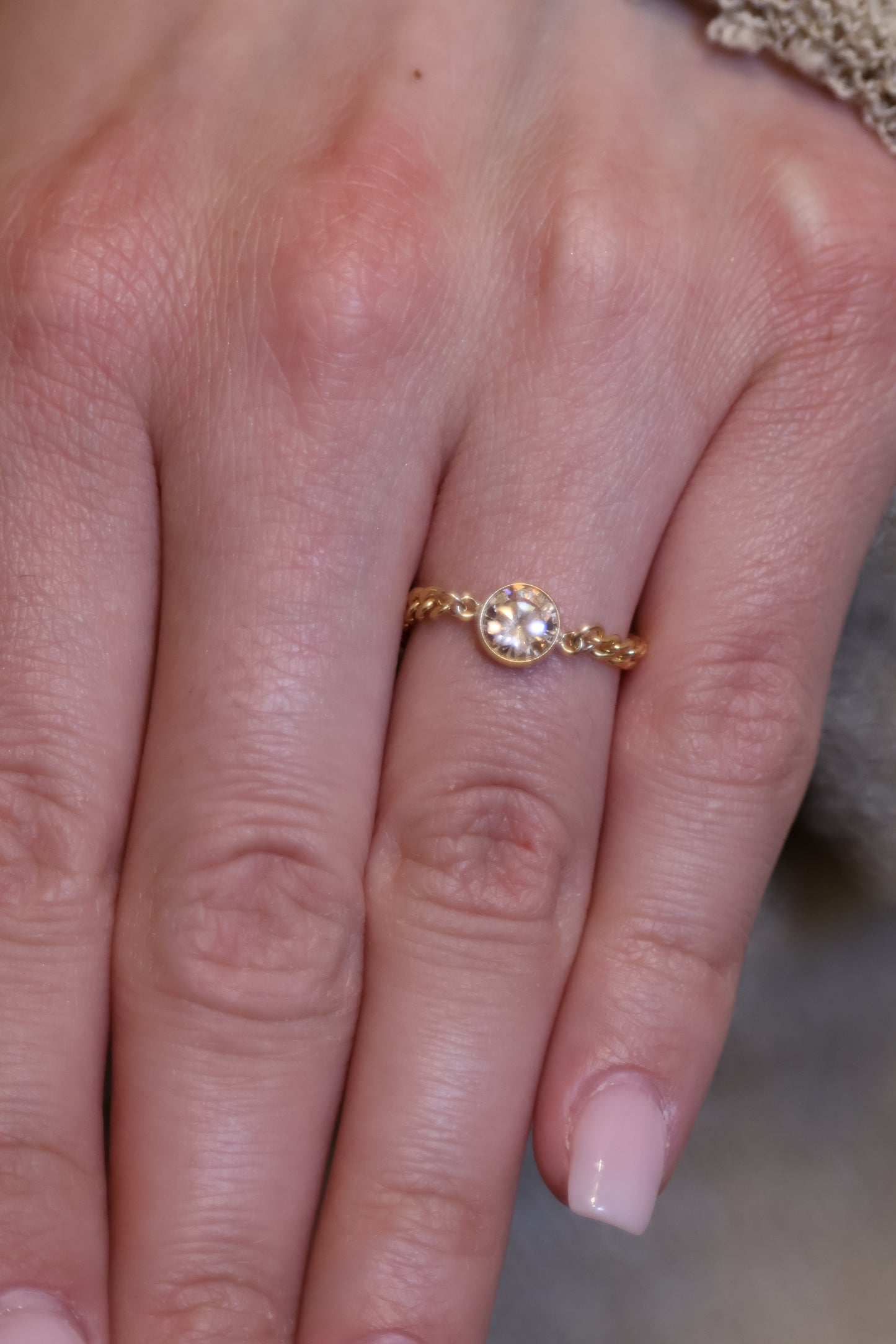 Personalisierter Ring mit grossem Monatsstein Verbinder