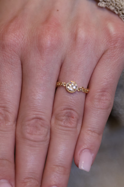 Personalisierter Ring mit grossem Monatsstein Verbinder