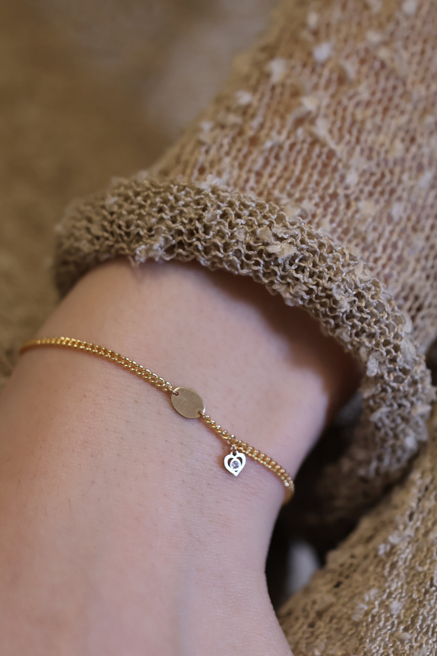 Personalisierte Armkette mit Gravur und Herz-Anhänger