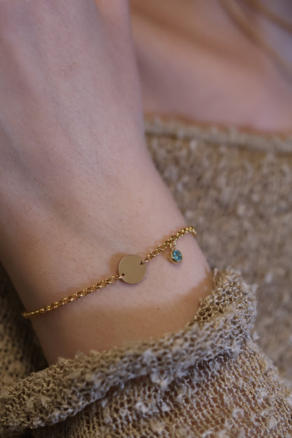 Personalisierte Armkette mit Gravur und Monatsstein