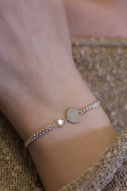 Personalisierte Armkette mit Gravur und Monatsstein