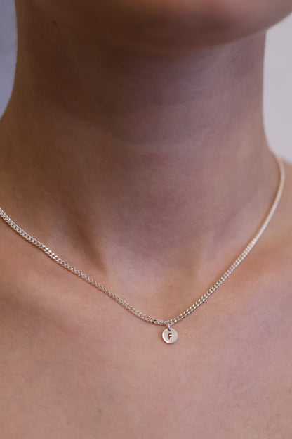 Personalisierte Halskette mit rundem Buchstaben Anhänger