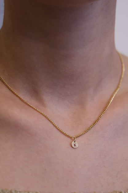 Personalisierte Halskette mit rundem Buchstaben Anhänger