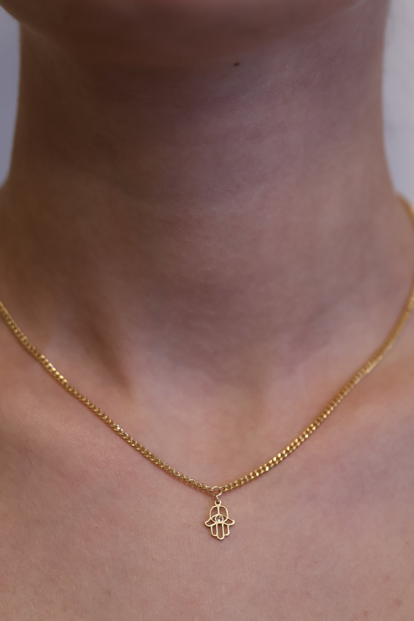 Personalisierte Halskette mit Hamza Hand Anhänger
