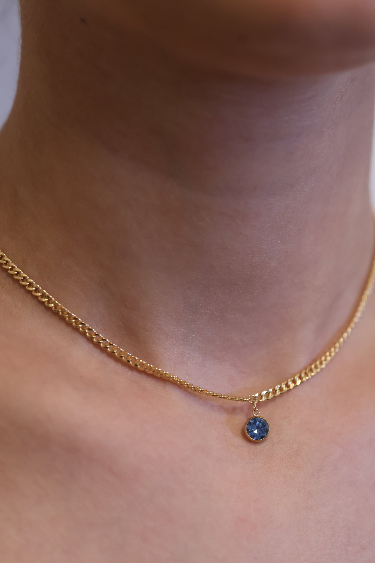 Personalisierte Halskette mit grossem Monatsstein Anhänger