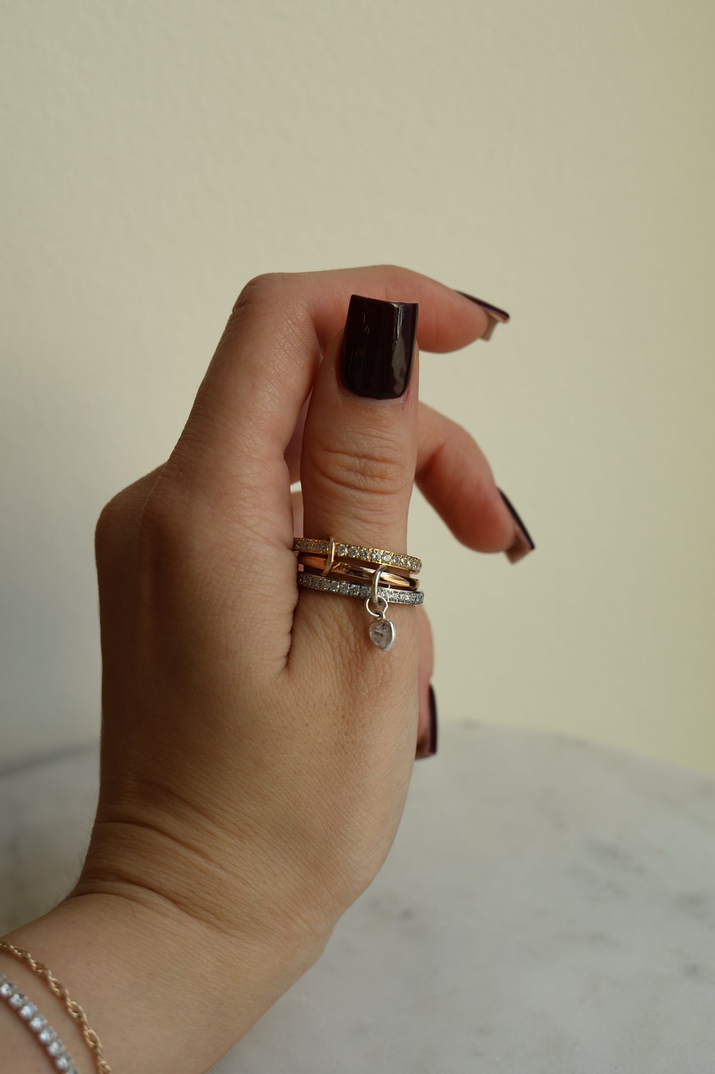 Connected Ring Gold, Silber & Rosegold mit Herz-Charm