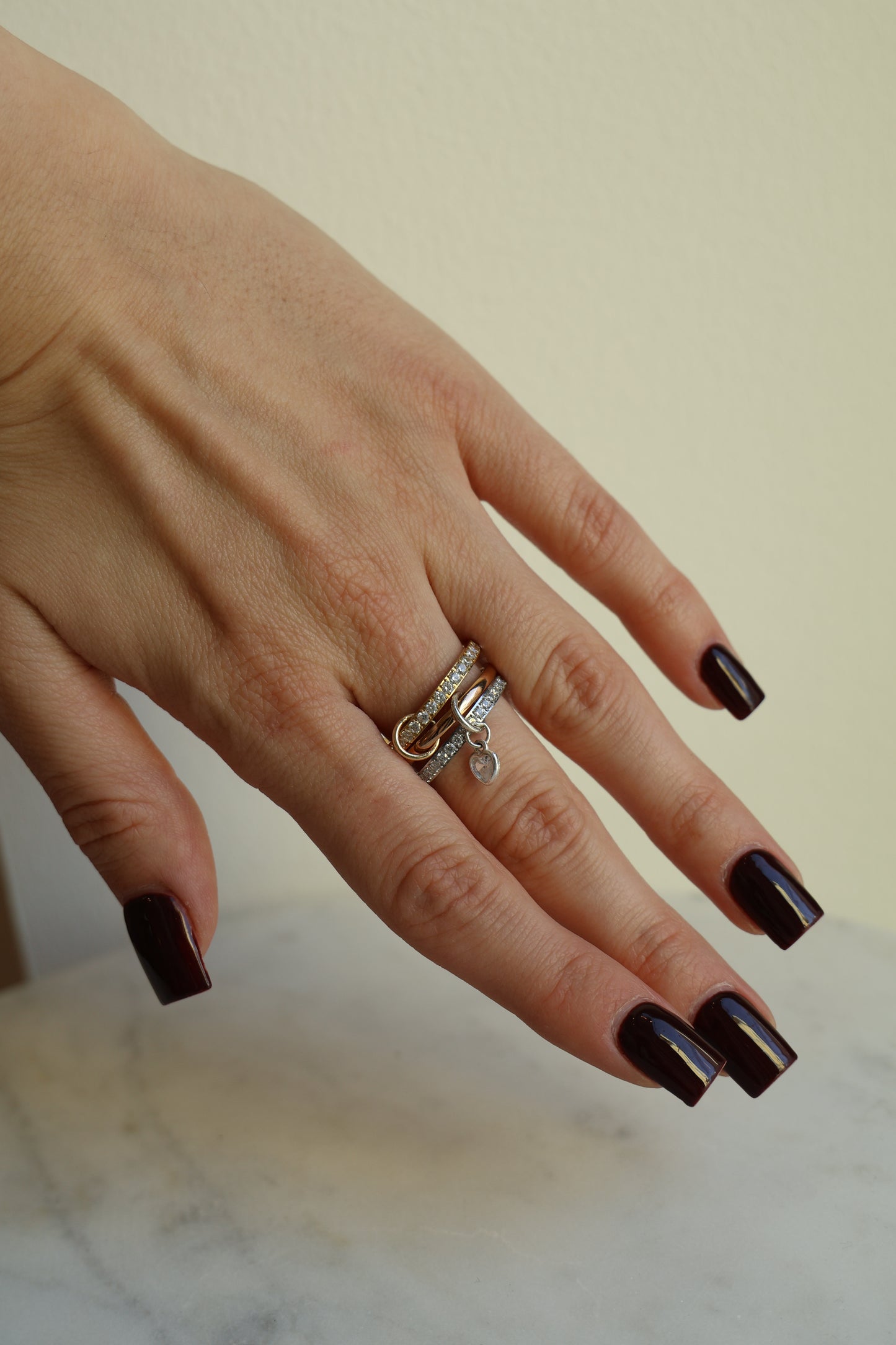 Connected Ring Gold, Silber & Rosegold mit Herz-Charm