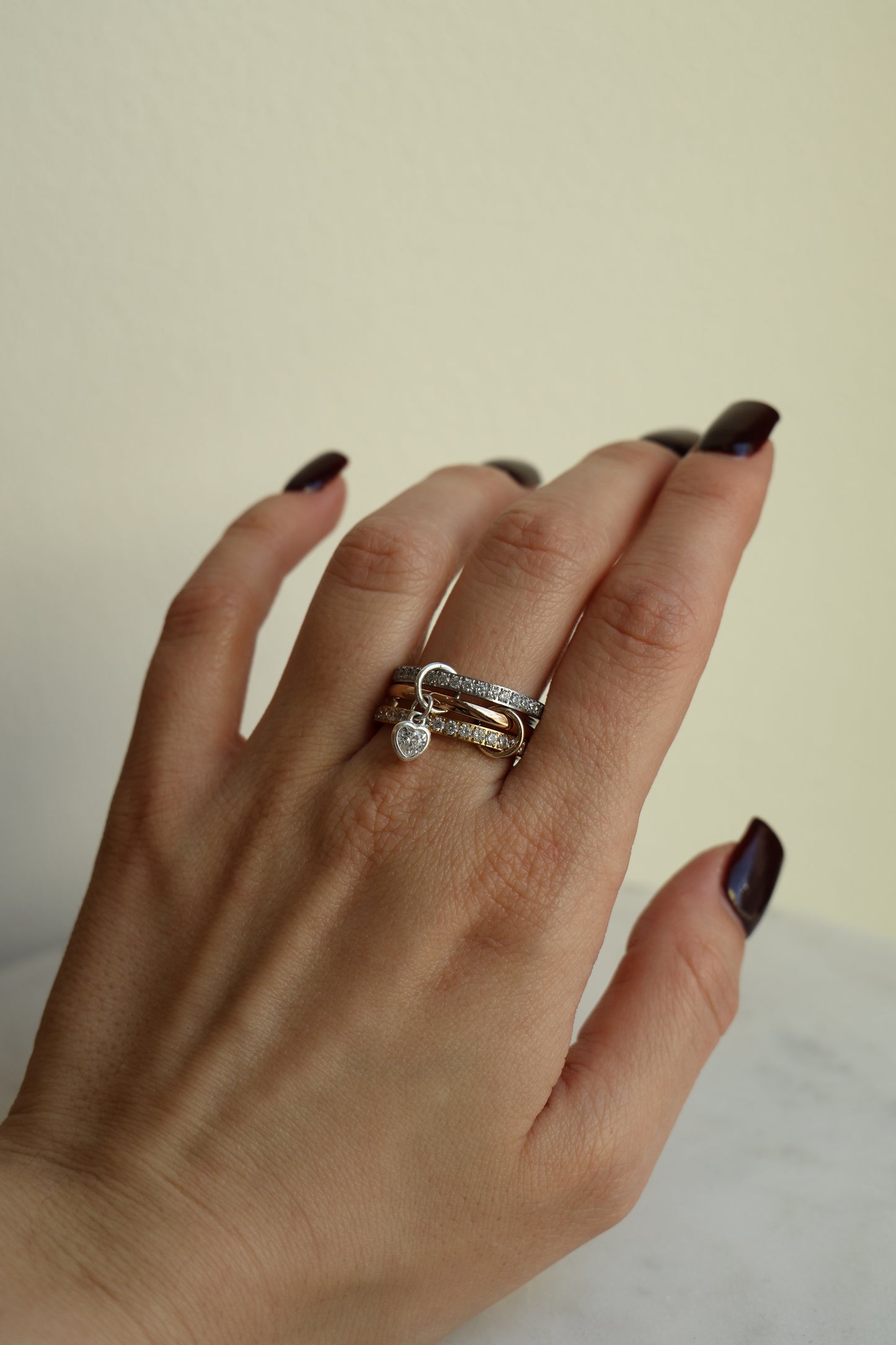 Connected Ring Gold, Silber & Rosegold mit Herz-Charm